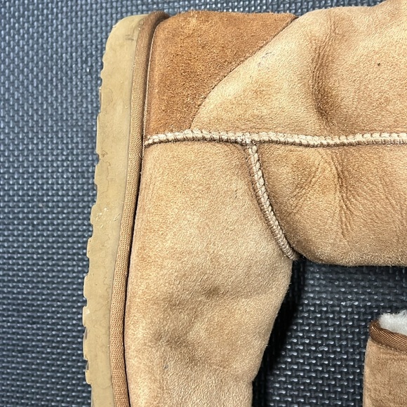 UGG Australia Classic Short Boots in Chestnut - Picture 3 of 8